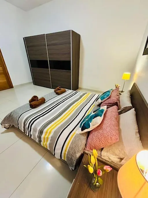 Seaside Spinola Apt In St Julians, Queen Beds St. Julian's