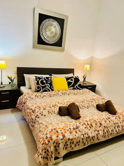 Seaside Spinola Apt In St Julians, Queen Beds St. Julian's Lägenhet