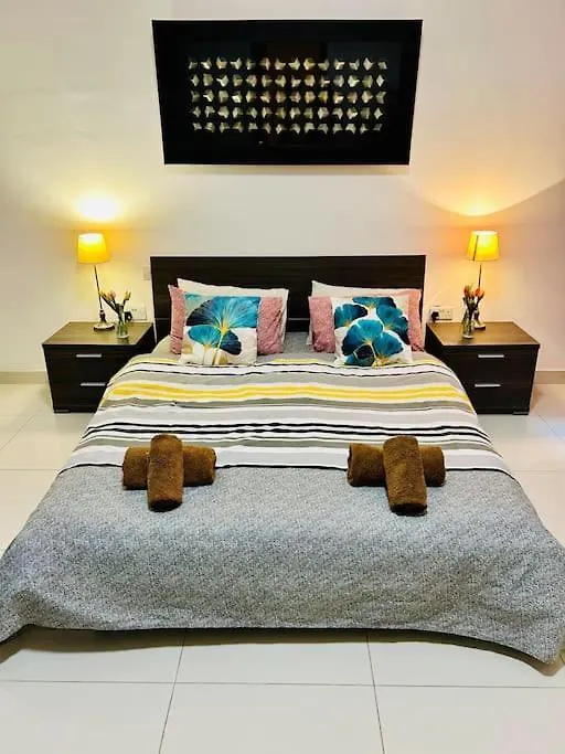 Seaside Spinola Apt In St Julians, Queen Beds St. Julian's Lägenhet